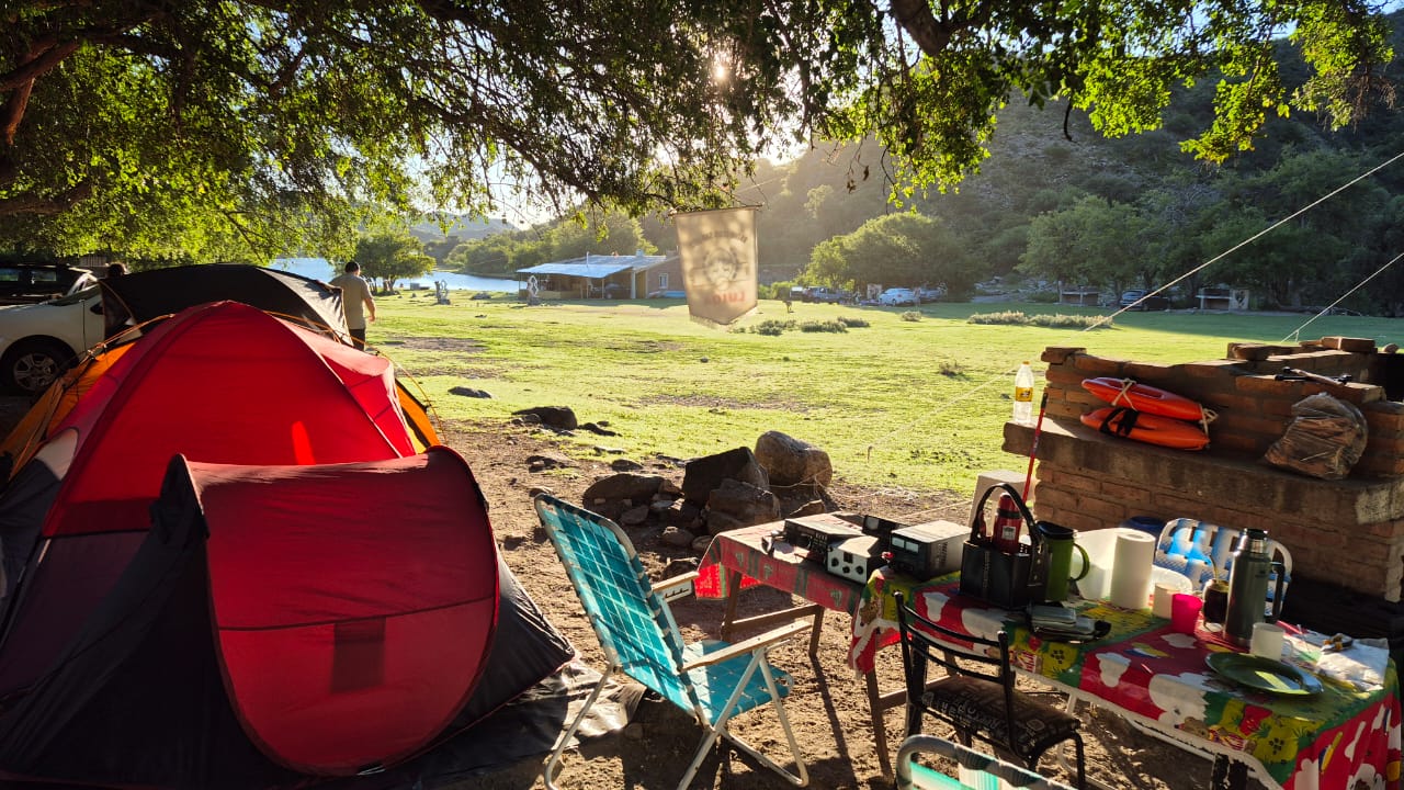 Campamento junto al Embalse Nogolí